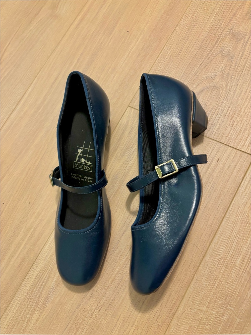 TicTacToes Navy Blue Leather Upper Mary Jane Pumps 1" heel Like New, Size 9.5